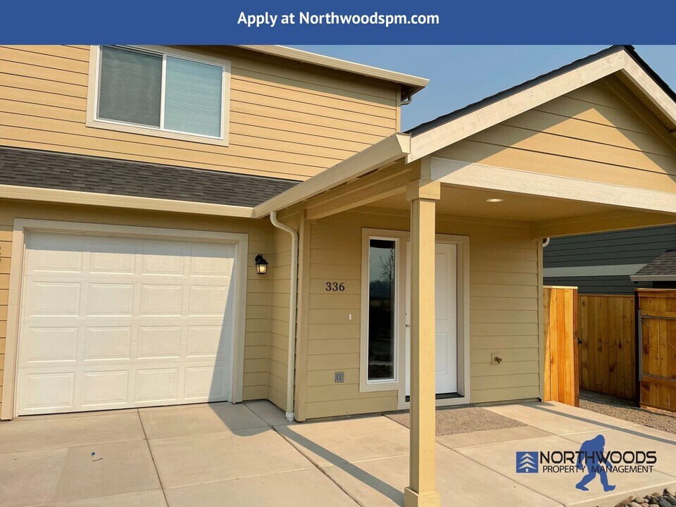336 Everett Way in Talent, OR - Building Photo