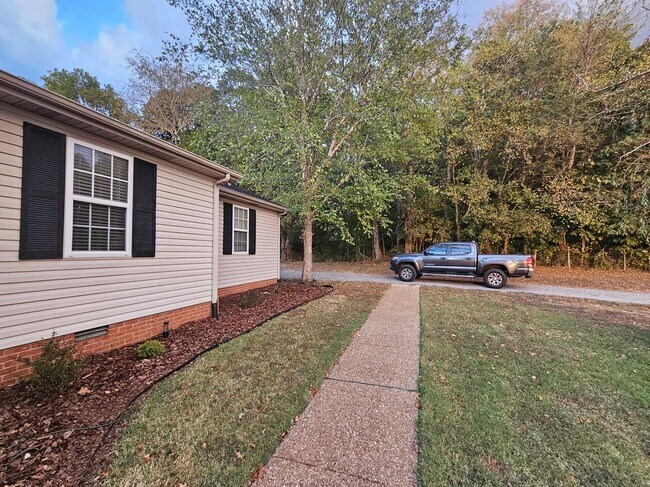 4797 E Richmond Shop Rd in Lebanon, TN - Building Photo - Building Photo