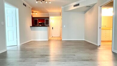 806 E Windward Way in Lantana, FL - Building Photo - Building Photo