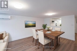 2137 Mt Forest Dr in Burlington, ON - Building Photo - Building Photo