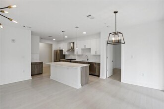 775 Juniper St NE in Atlanta, GA - Building Photo - Building Photo