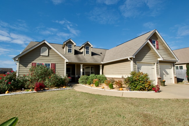 2702 Matsu Ln in Opelika, AL - Foto de edificio - Building Photo