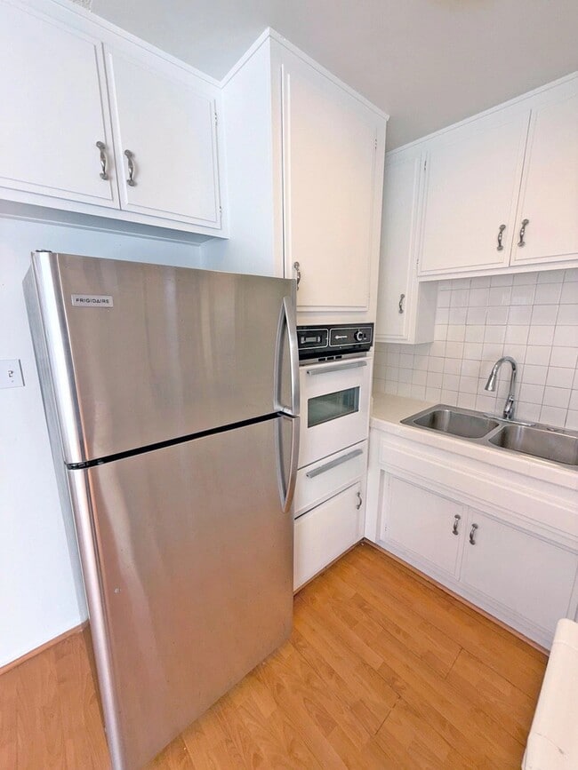 3365 Keystone Av, Unit 2