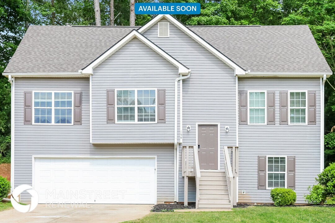 154 Mineral Springs Ln in Newnan, GA - Building Photo
