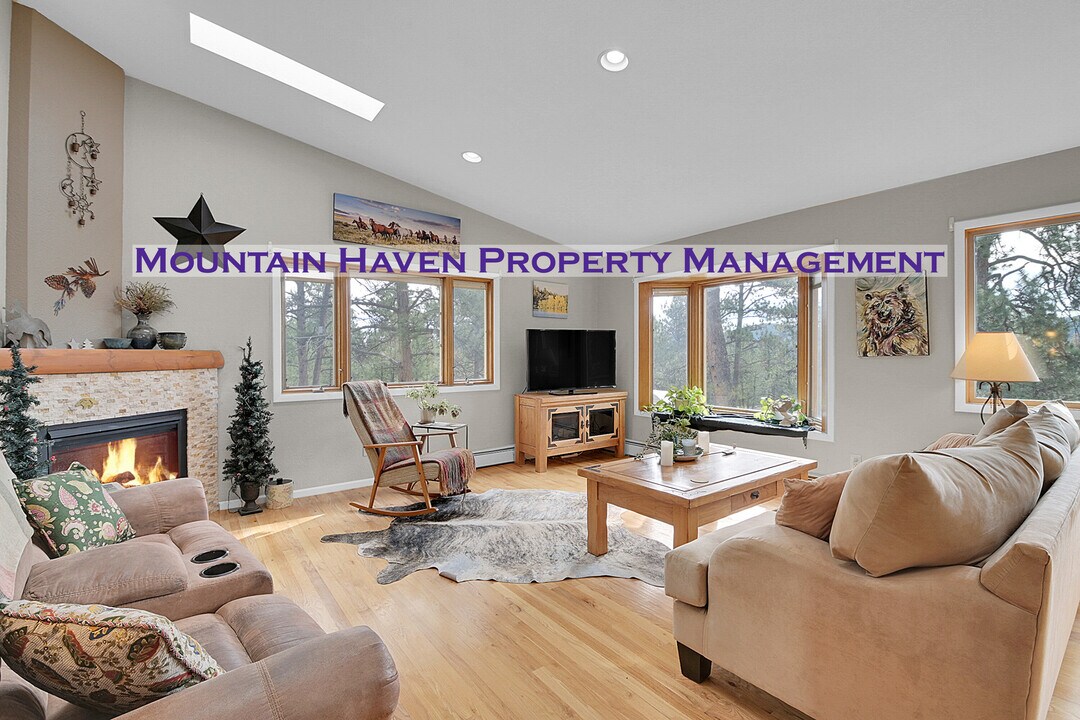 5063 S Syndt Rd in Evergreen, CO - Building Photo