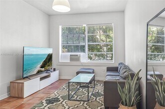 842 Meridian Ave in Miami Beach, FL - Building Photo - Building Photo