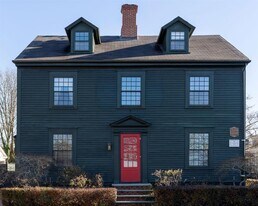 41 Washington St in Newport, RI - Building Photo