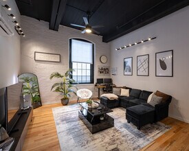 Jack's Mill on Main in Clinton, MA - Foto de edificio - Building Photo