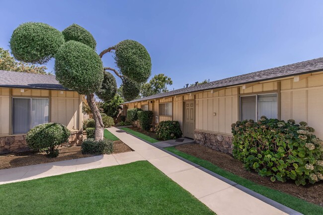 Casa De Dallas Apartments in Madera, CA - Foto de edificio - Building Photo