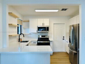 12225 NW 17th Pl in Miami, FL - Building Photo - Building Photo