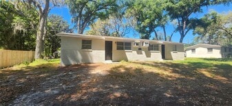 5320 Pine St in Seffner, FL - Building Photo