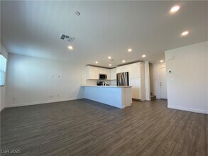 6148 Foxes Dl St in Las Vegas, NV - Building Photo - Building Photo