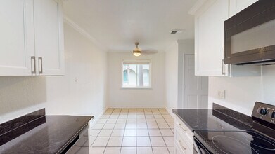 18185 Happy Ln in Sonoma, CA - Building Photo - Building Photo