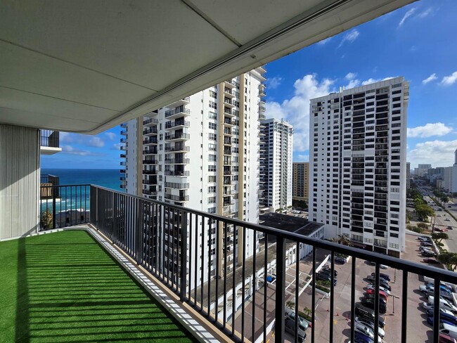 2101 S Ocean Dr, Unit 1507 in Hollywood, FL - Foto de edificio - Building Photo