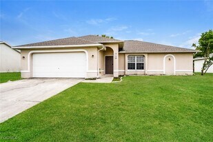 2108 NE 15th Ln in Cape Coral, FL - Building Photo