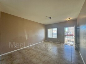 14118 N 132nd Ln in Surprise, AZ - Foto de edificio - Building Photo