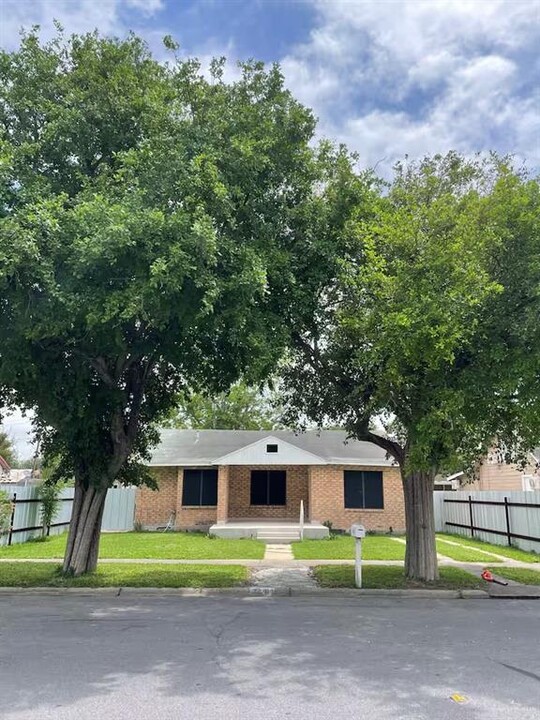 414 N Broadway St in McAllen, TX - Building Photo