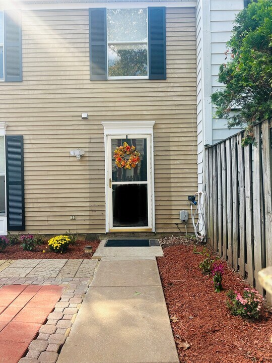 13513 Demetrias Way in Germantown, MD - Building Photo