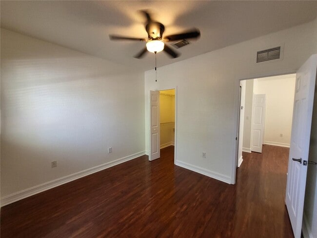 7633 NW 114th Path in Doral, FL - Foto de edificio - Building Photo