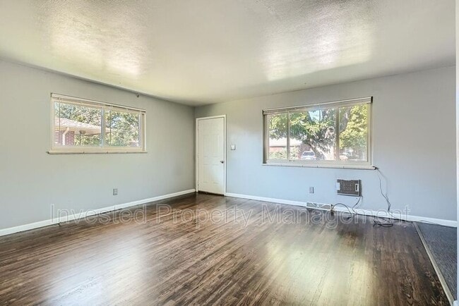 1060 S Decatur St in Denver, CO - Building Photo - Building Photo