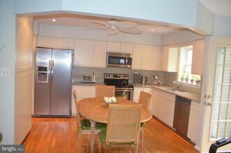 10912 Brewer House Rd in Rockville, MD - Building Photo - Building Photo