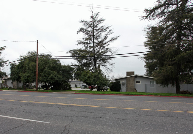 1543 Lander Ave in Turlock, CA - Building Photo - Building Photo