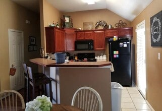 608 Oliver Ln in Waxahachie, TX - Foto de edificio - Building Photo