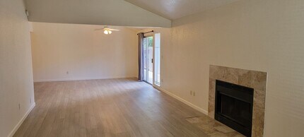 5107 Hoover St-Unit -7334001002 in North Highlands, CA - Building Photo - Building Photo
