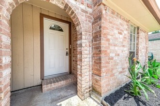 1922 Arcadia Dr in Sugar Land, TX - Building Photo - Building Photo