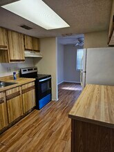 129 Camphor Cir, Unit 129F in Oldsmar, FL - Building Photo - Building Photo