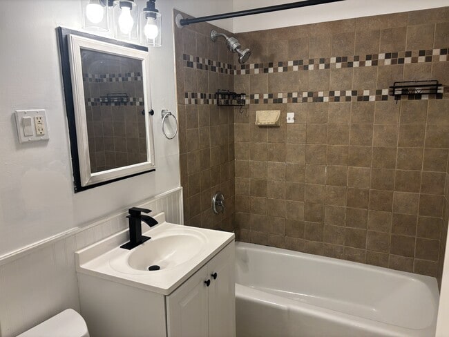 183 Kennedy Dr in Bridgeport, CT - Building Photo - Building Photo