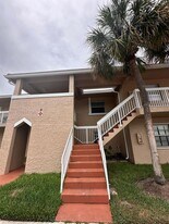 910 Twin Lakes Dr in Coral Springs, FL - Building Photo