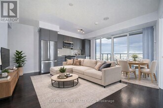 7895 Jane St in Vaughan, ON - Building Photo - Building Photo