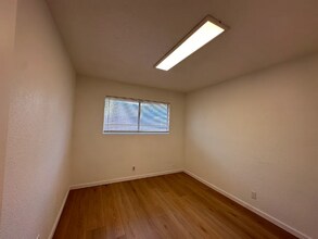 16260 Orange St in Hesperia, CA - Building Photo - Building Photo