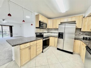 8632 NW 34th Pl in Sunrise, FL - Building Photo - Building Photo
