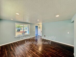 9719 NE 60th Ave in Vancouver, WA - Building Photo - Building Photo