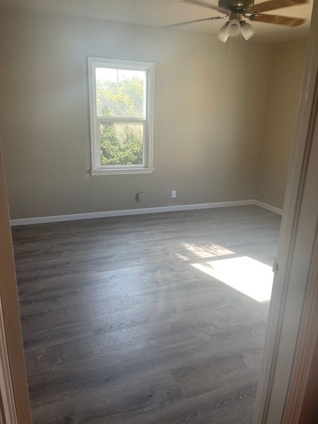 property at 712 W Hammond Ave