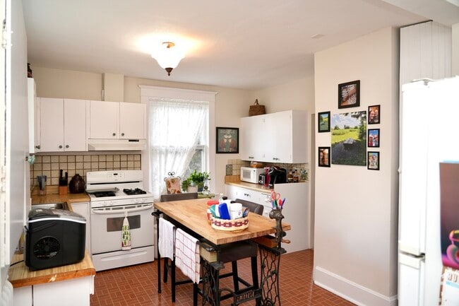 28 N Wright St in Naperville, IL - Building Photo - Building Photo