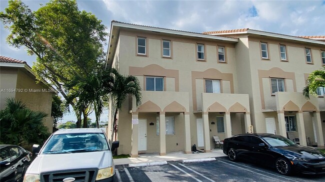 14174 NW 17th Ave in Opa Locka, FL - Foto de edificio - Building Photo