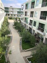 11500 Tennessee Ave, Unit 419 in Los Angeles, CA - Building Photo - Building Photo