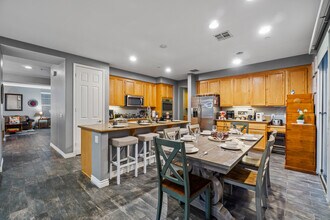 1107 Shadowcrest Ln in Fallbrook, CA - Foto de edificio - Building Photo