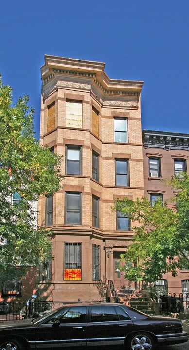 21 Lincoln Pl in Brooklyn, NY - Building Photo