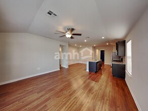 8110 Cottage Rose Dr in Austin, TX - Building Photo - Building Photo