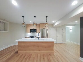851 W Wellington Ave, Unit G in Chicago, IL - Building Photo - Building Photo