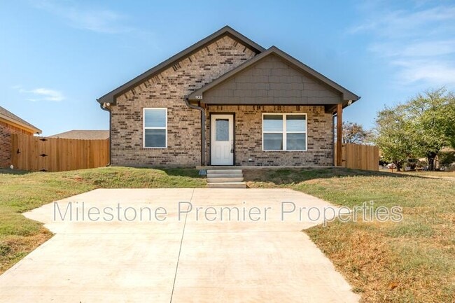 property at 931 N Barrett Ave