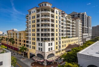 One Hundred Central in Sarasota, FL - Foto de edificio - Building Photo