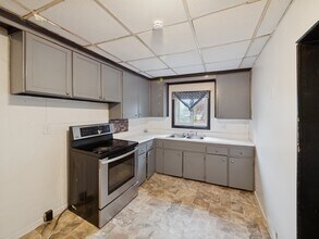 6024 Hazel St, Unit 6024 HAZEL in Taylor, MI - Building Photo - Building Photo