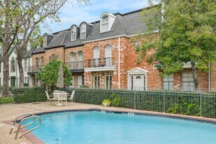 449 N Post Oak Ln in Houston, TX - Building Photo