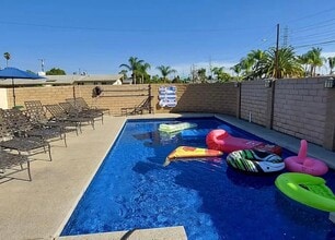 9861 Pacific Ave in Anaheim, CA - Building Photo - Building Photo