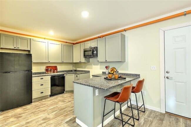 327 Pine St in Pawtucket, RI - Foto de edificio - Building Photo